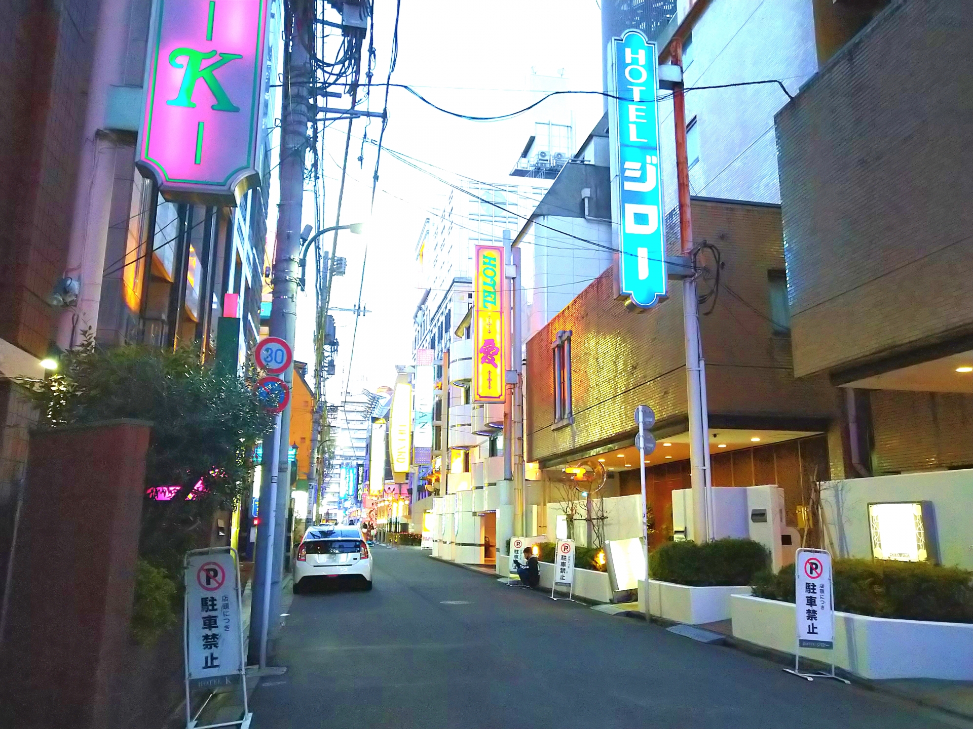 そういえば、ラブホなんて何年足を踏み入れてないだろうか。久々にあの独特の空気を吸いたくなった。